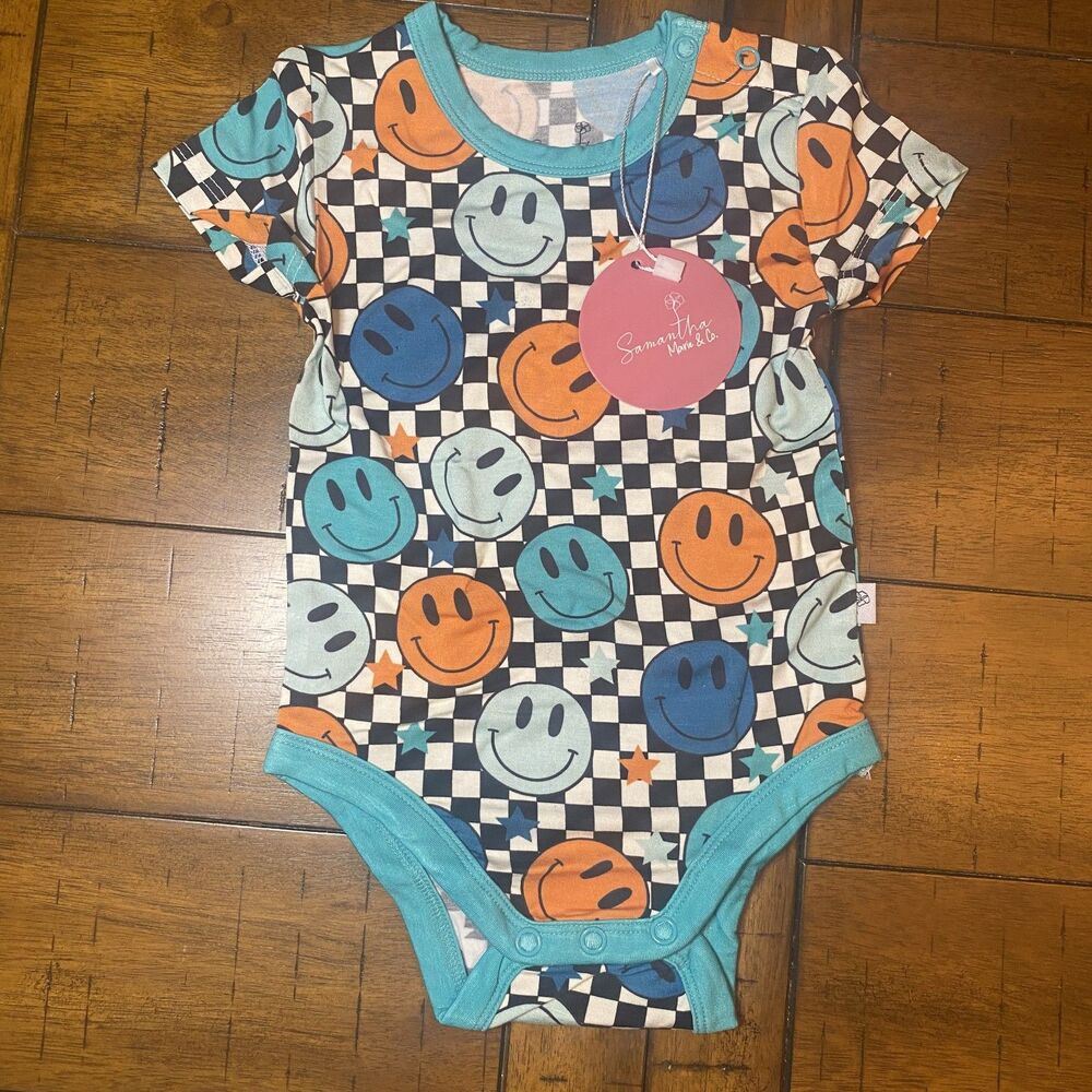 NWT Bamboo Checkered Smiley Face Short Sleeve Bodysuit Size 3-6 months